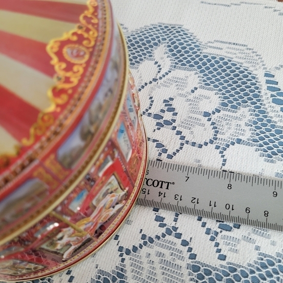 Churchill's of London English Toffee Made in England Collectible Tin - Picture 15 of 15